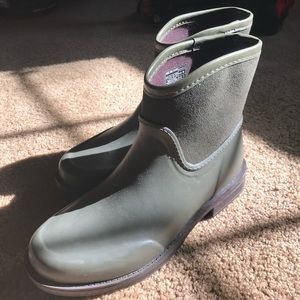 Ugg Suede Rainboots with Sherpa *NEVER WORN
